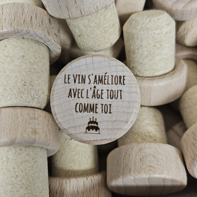 Bouchon de vin personnalisé anniversaire "Le vin s'améliore avec l'âge tout comme toi" Bouchon de vin personnalisé anniversaire "Le vin s'améliore avec l'âge tout comme toi"